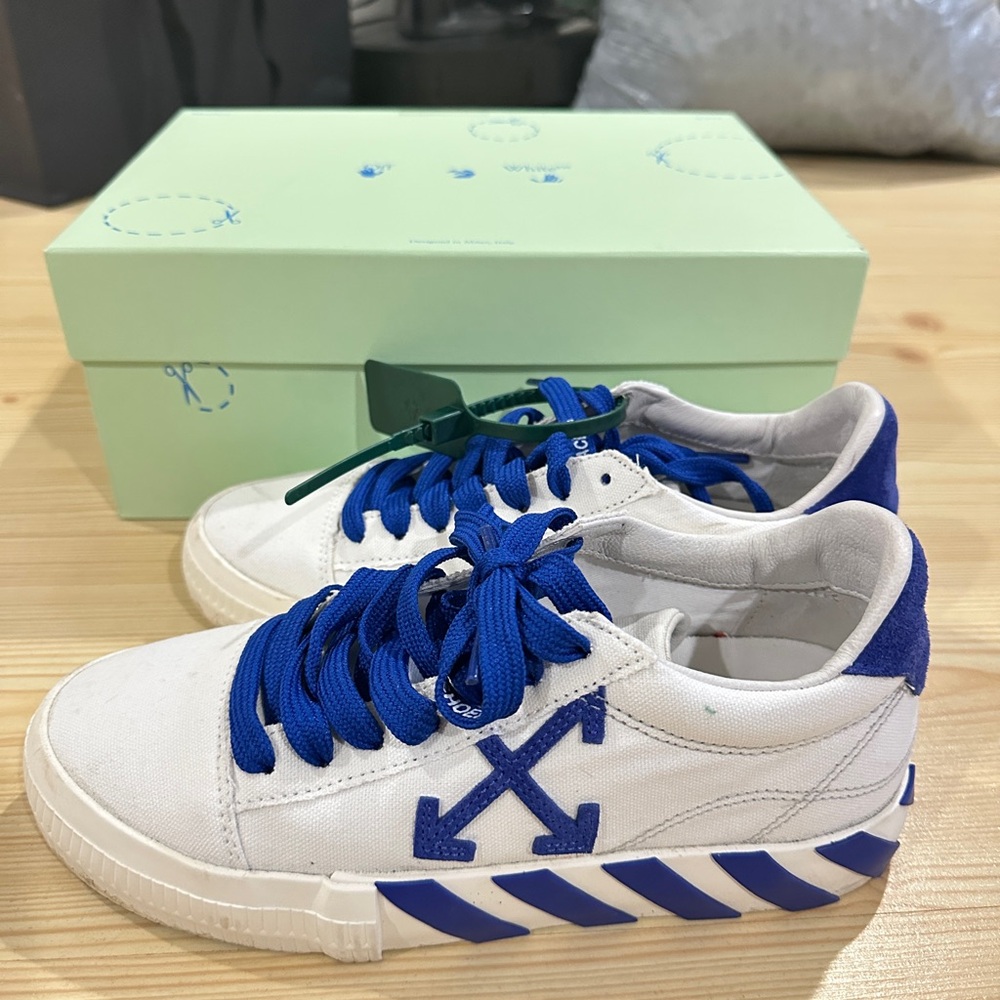Off-White White and Blue Arrow Sneakers